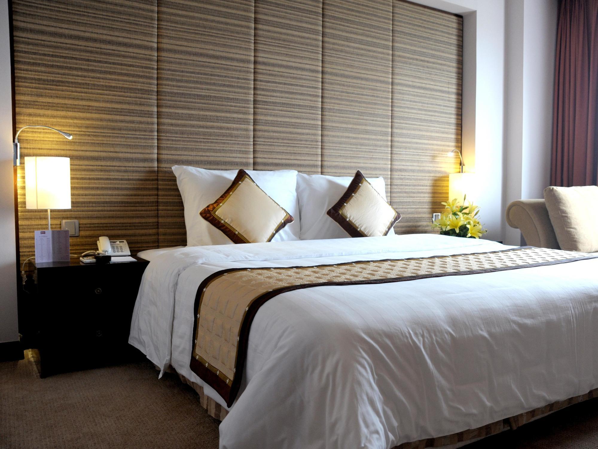 Muong Thanh Holiday Hue Hotel Buitenkant foto