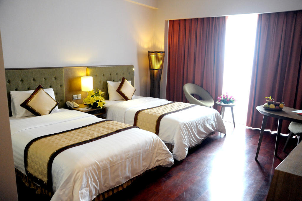 Muong Thanh Holiday Hue Hotel Buitenkant foto