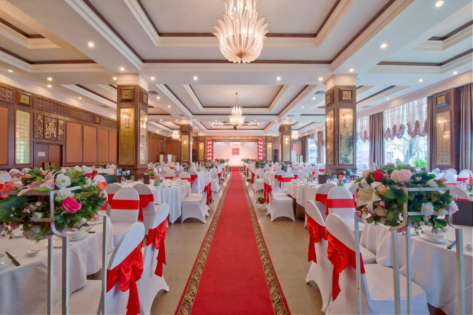 Muong Thanh Holiday Hue Hotel Buitenkant foto
