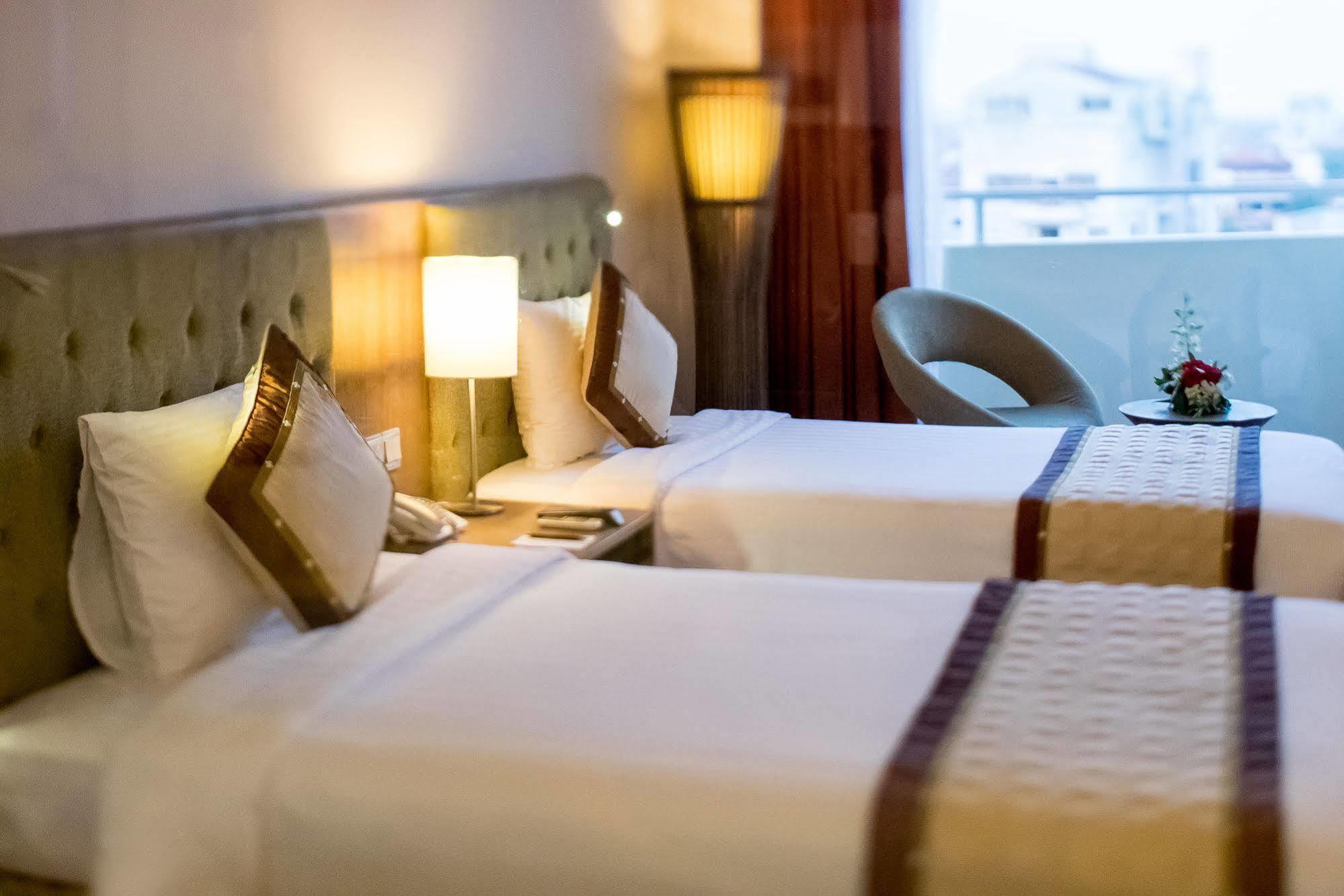 Muong Thanh Holiday Hue Hotel Buitenkant foto